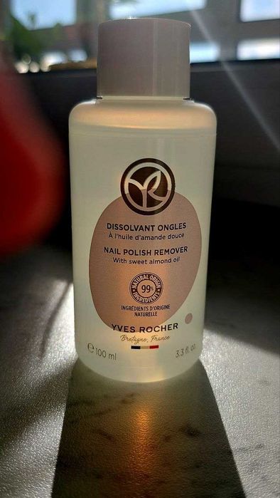 Засіб для зняття лаку Yves Rocher без ацетону з мигдалевою олією!