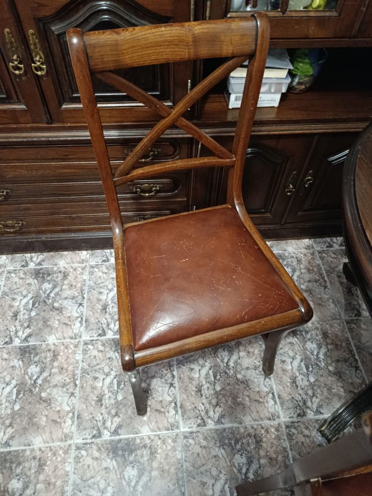 Mesa extensivel com cadeiras