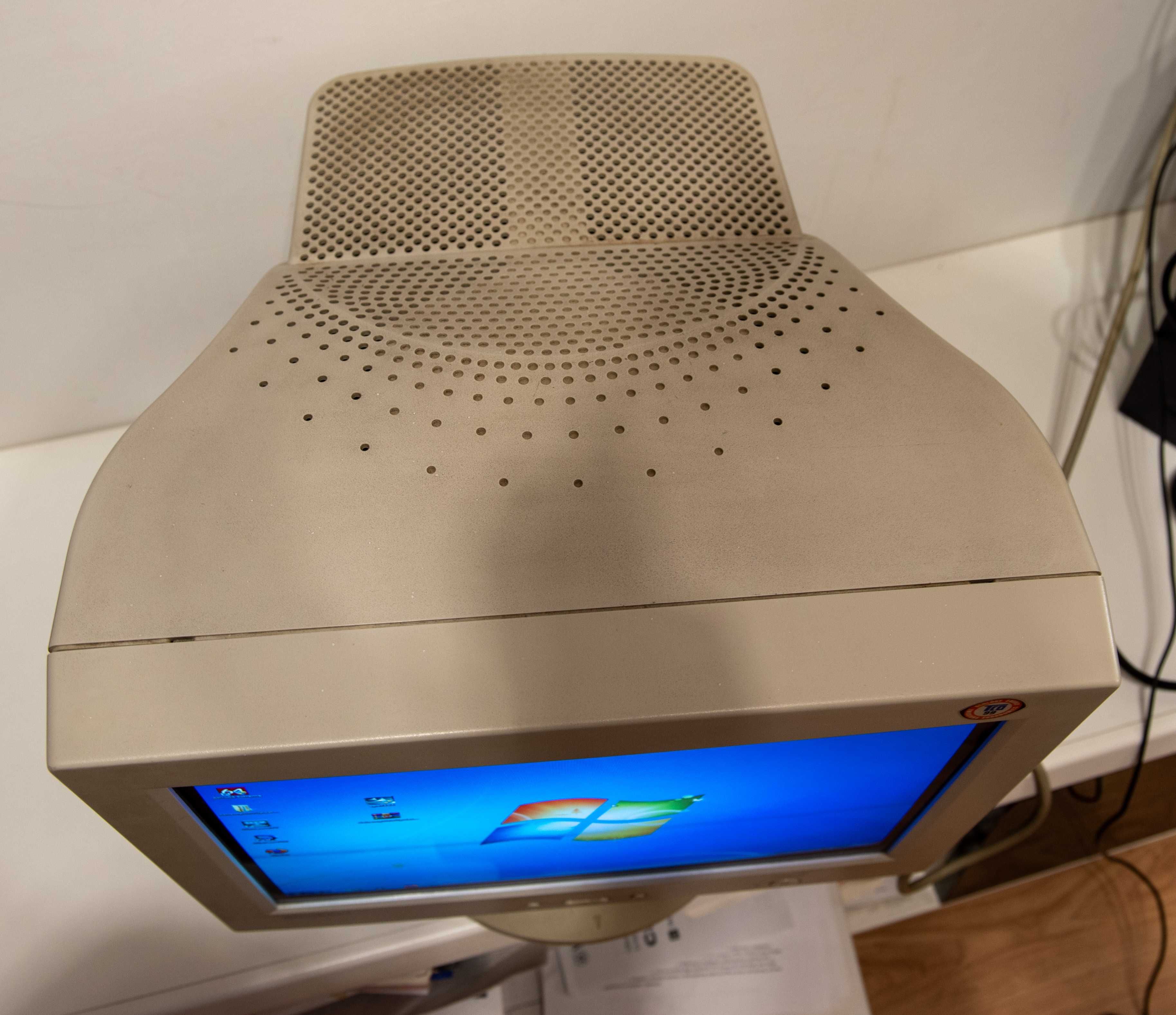 Monitor retro Samtron 76BDF