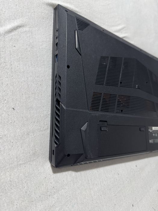 Clevo Nh77dc  17.3  FHD 144Hz  i7-10750H/16GB/512GB/GTX 1660ti 6GB