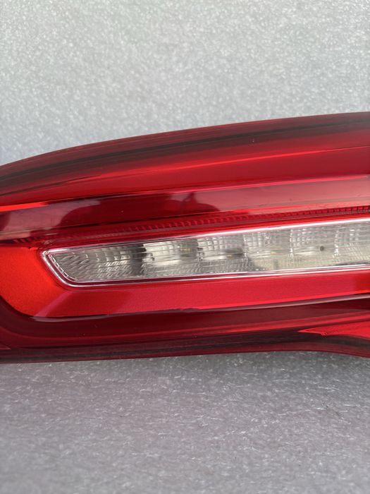 Ford Focus MK4 IV 4 kombi lampa prawy tył prawa tylna w klapę klapy
