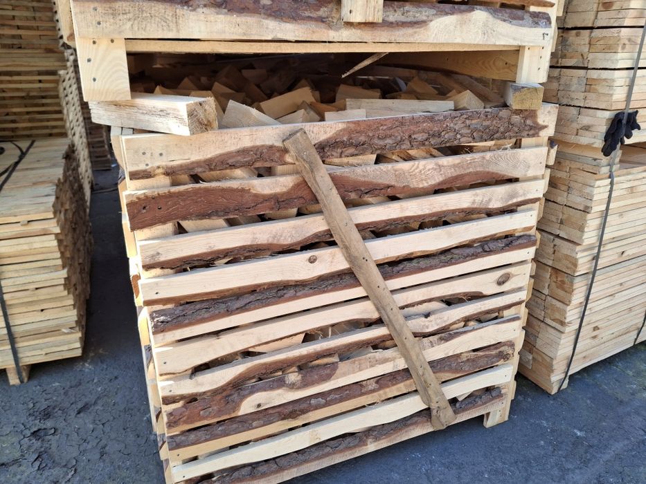 Обрізки соснові (дрова ).Ящик 1350×1350.×1250(h). Ціна 750грн/ящ.