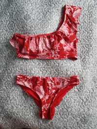 Urocze czerwone, kwiatowe bikini z falbaną