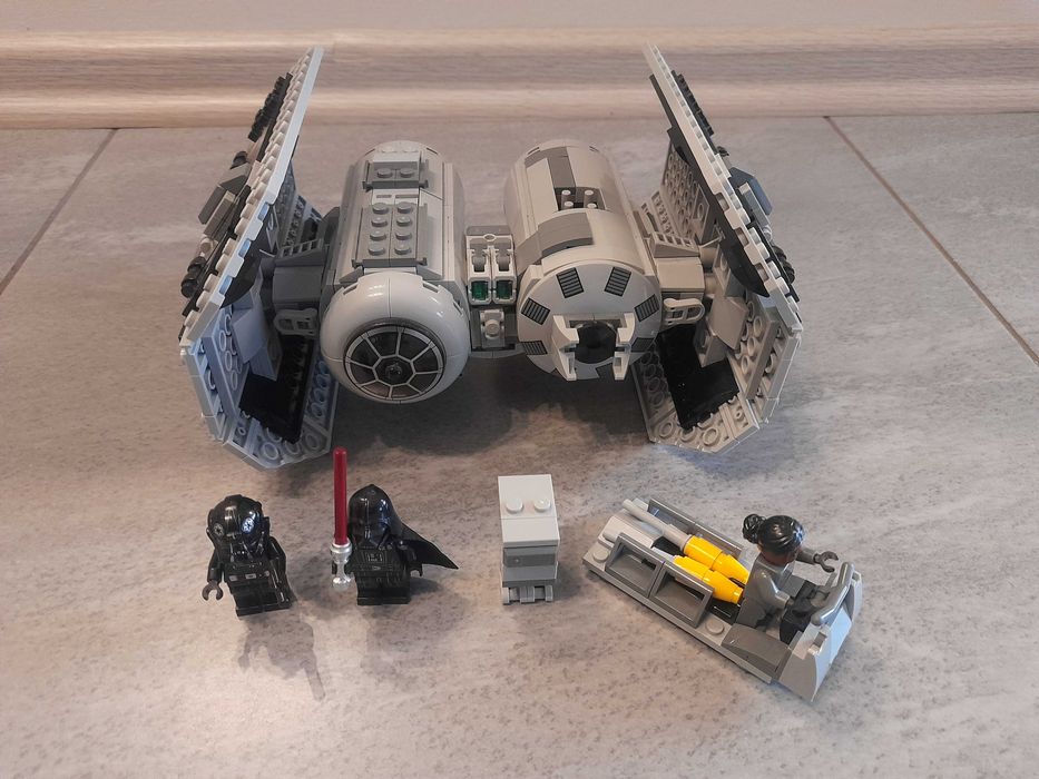 Lego Star Wars bombowiec 75347