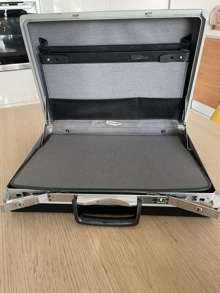 Mala samsonite preta
