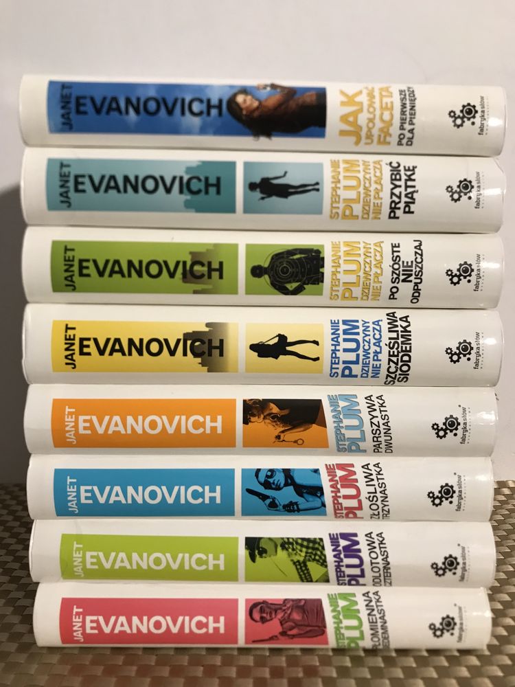 Stephanie Plum tomy: 1, 5, 6, 7, 12, 13, 14, 17. Janet Evanovich.