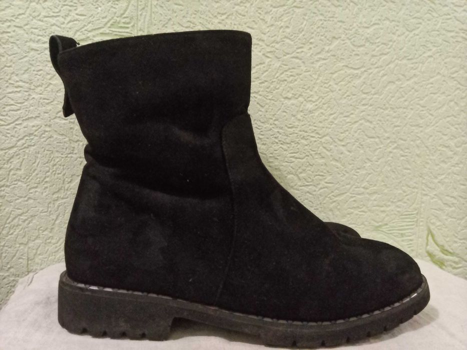 Напівчоботи чорні штучна замша 37 р, ботинки б/у