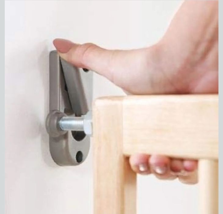 Munchkin Brama Schodowa Lindam Rozciągana Drewniana Bramka dla Dziecka