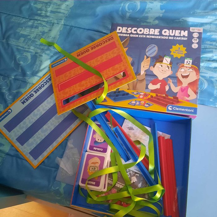 Jogo "Descobre Quem" (Clementoni)
