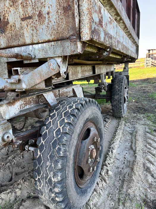 Причіп ГКБ, зіловський з документами.