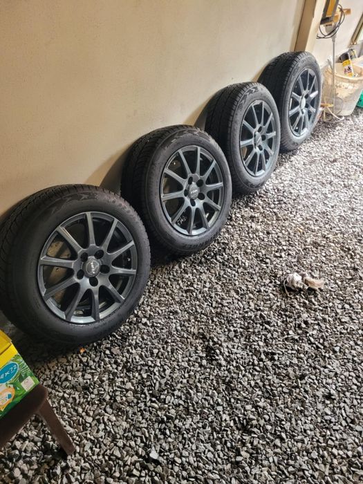 4 felgi wraz z oponami zimowymi 15