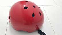 Capacete Oxelo Vermelho para andar skate ou bicicleta como novo