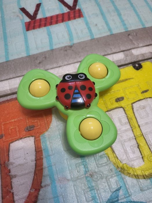 Дитяче брязкальце-спіннер