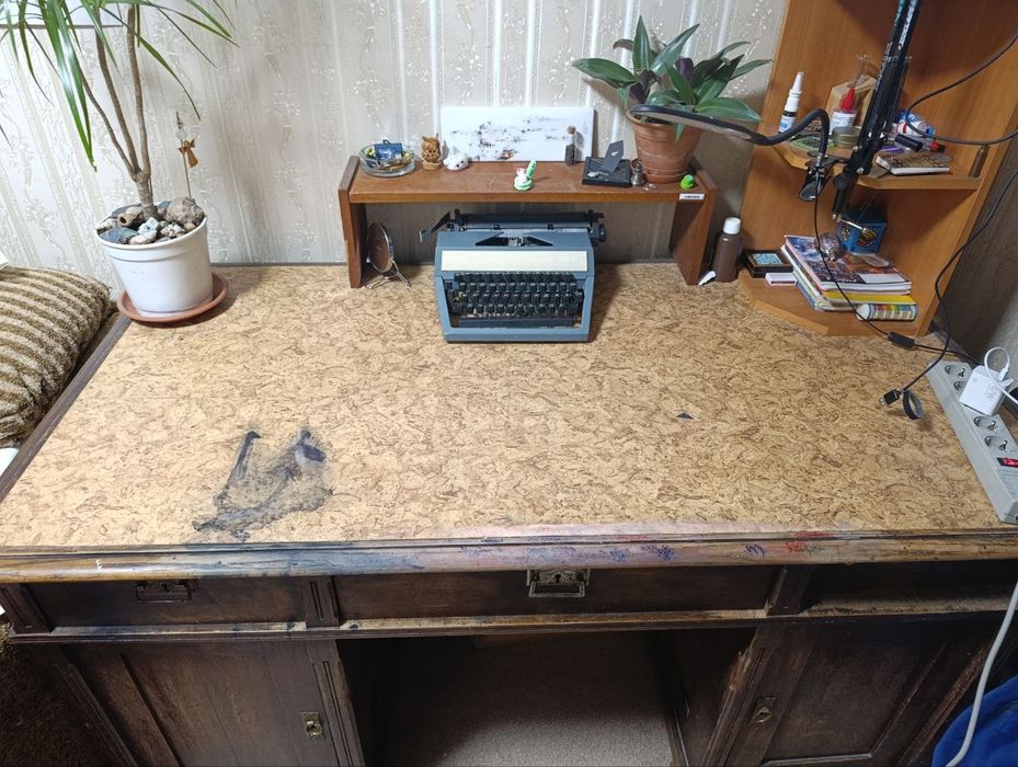 Стол деревянный, письменный, ручной работы