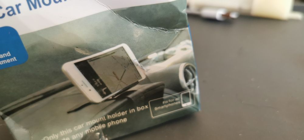 Uchwyt na telefon na deskę rozdzielczą