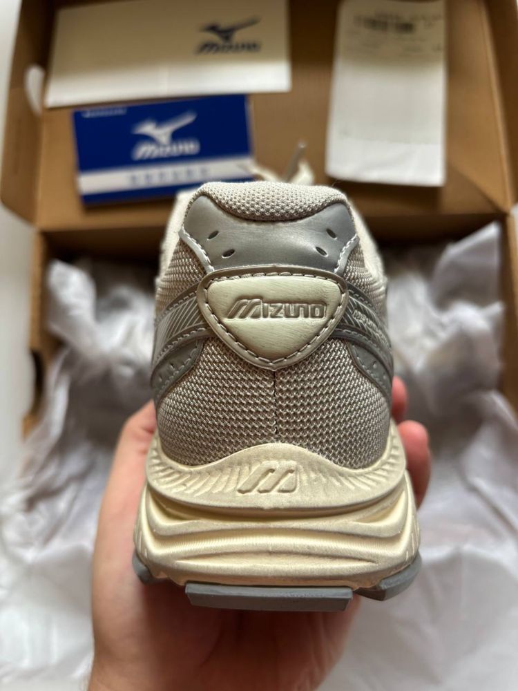 Mizuno Racer S White Metallic Silver
