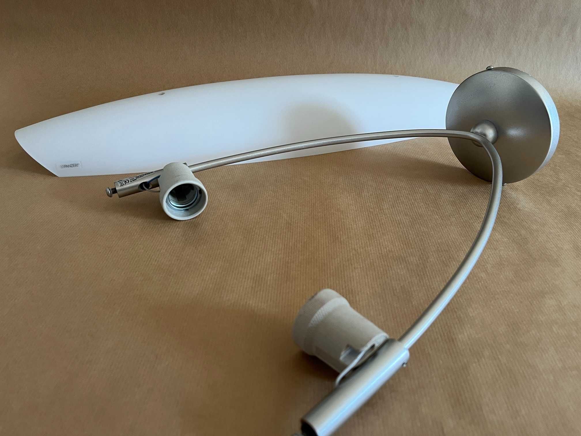 elegancka lampa sufitowa Panzeri z mlecznego szkła w kształcie łódki