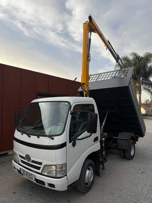 Toyota dyna grua e báscula