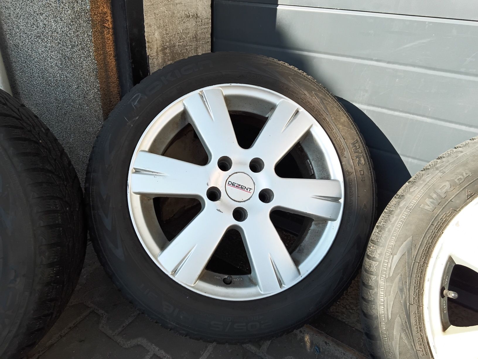 Całe koła VW 5x112 57.1 16" ET40 z oponami Nokian 205/55R16