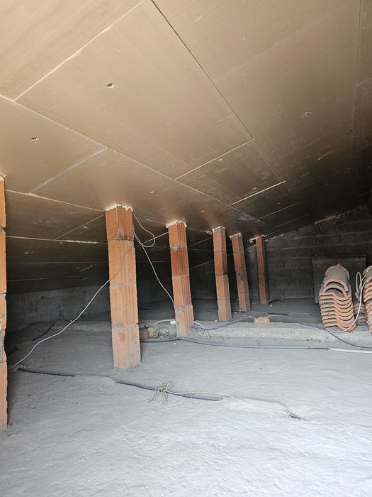 Limpeza de telhados isolamento e pintuara e exteiores