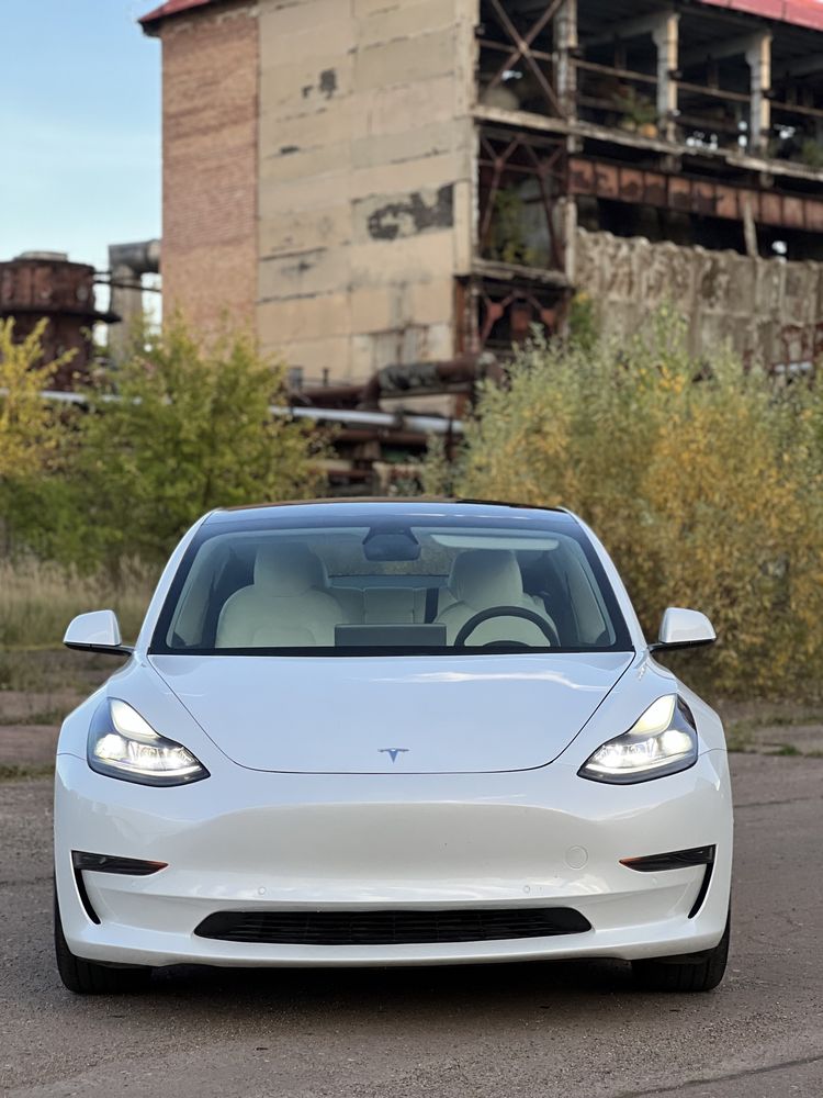 Tesla model 3 2021, рестайлінг