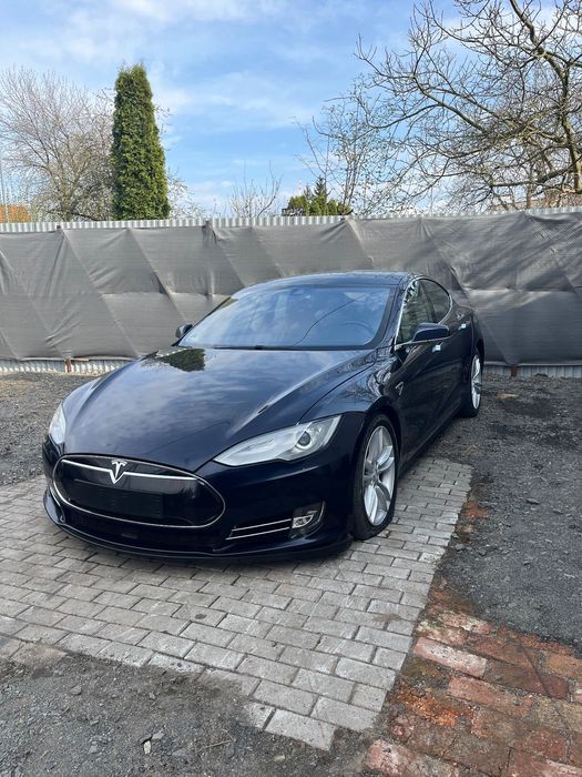 Tesla Model S S85 Darmowe Ładowanie, wersja EU, nowe zawieszenie