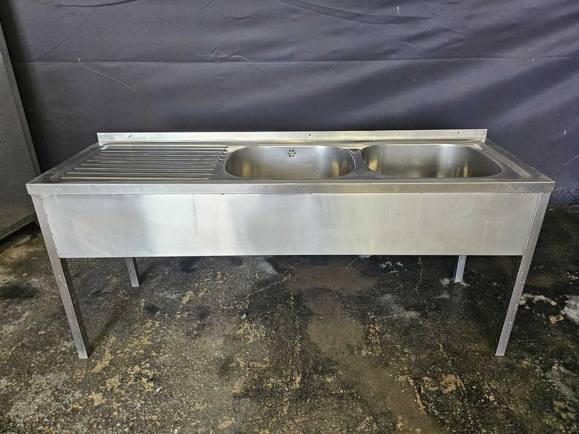 Bancada em inox com dois lava loiça