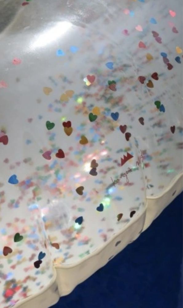 Konges Slojd Koło do pływania Transparent Cream serca konfetti