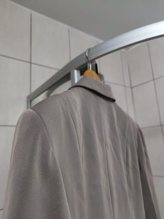 damska marynarka XL surdut kobiecy długi kremowa z długim rękawem ręka