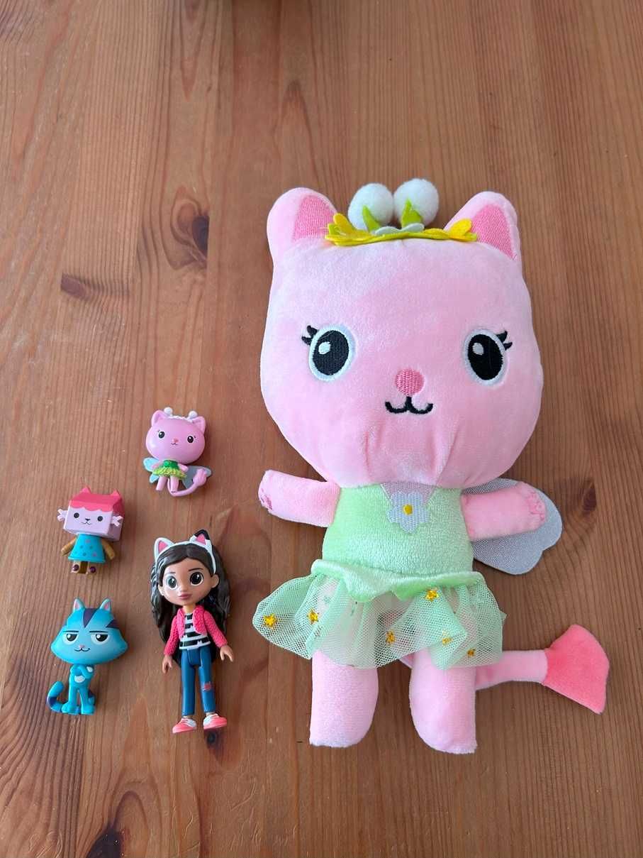 Peluche fadinha +bonecos da Gabby
