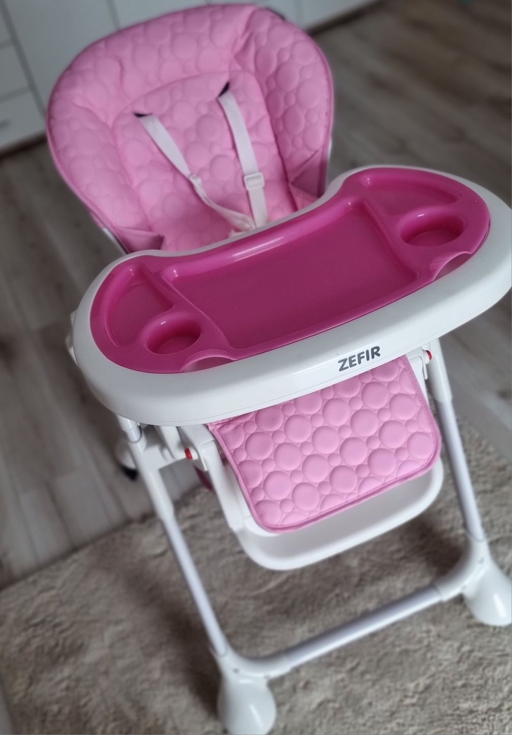 Krzesełko do karmienia Coto Baby Zefir z funkcją bujania różowy