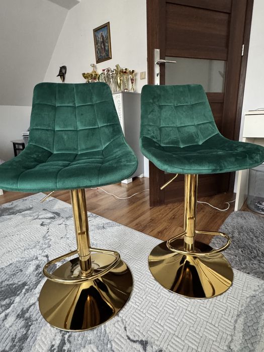 Nowe złote hokery butelkowa zieleń