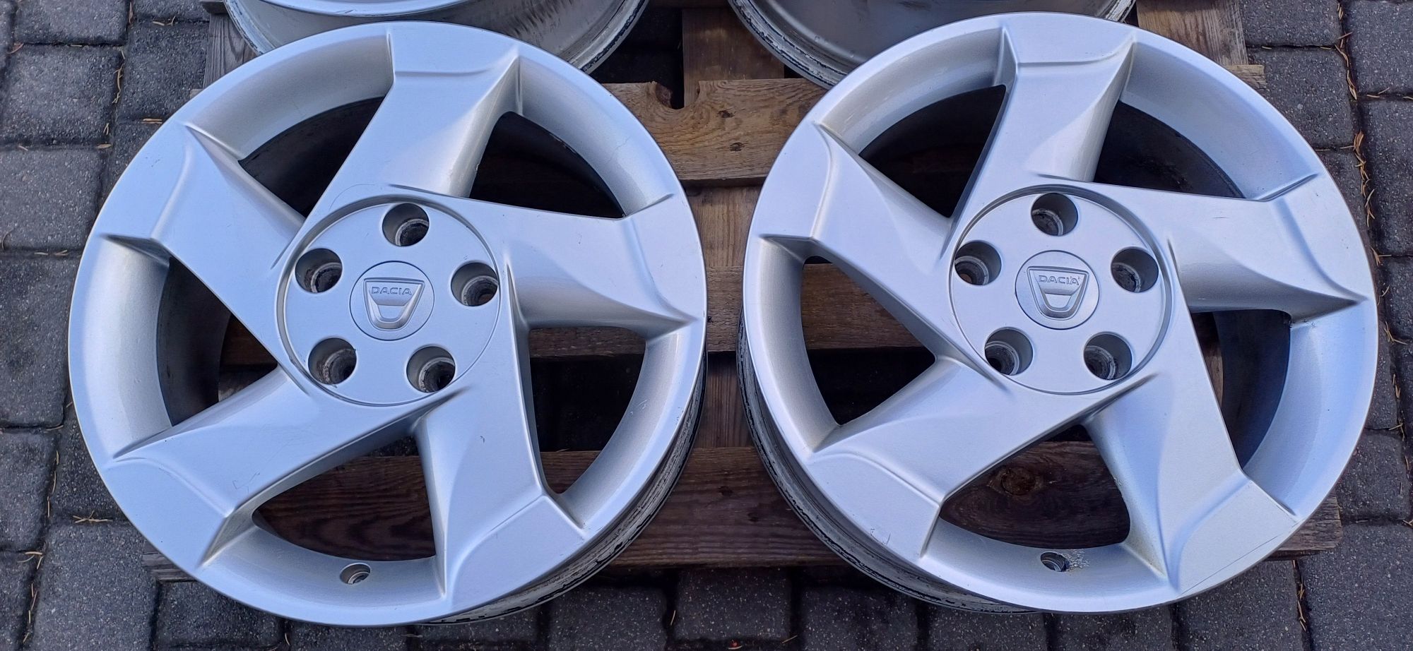 Alufelgi DACIA 6,5x16 cali , rozstaw śrub 5x114,3.