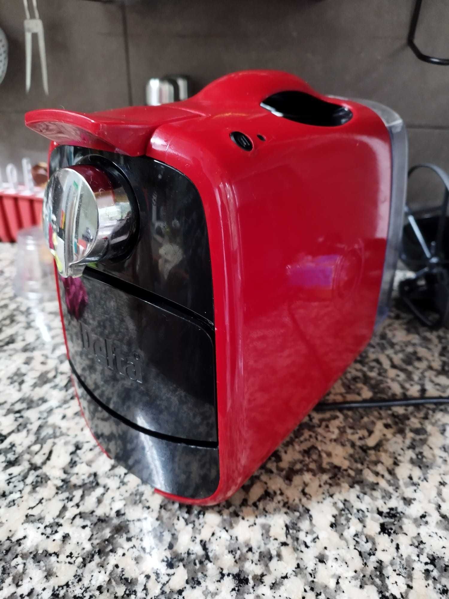 Máquina de Café Delta Vermelha