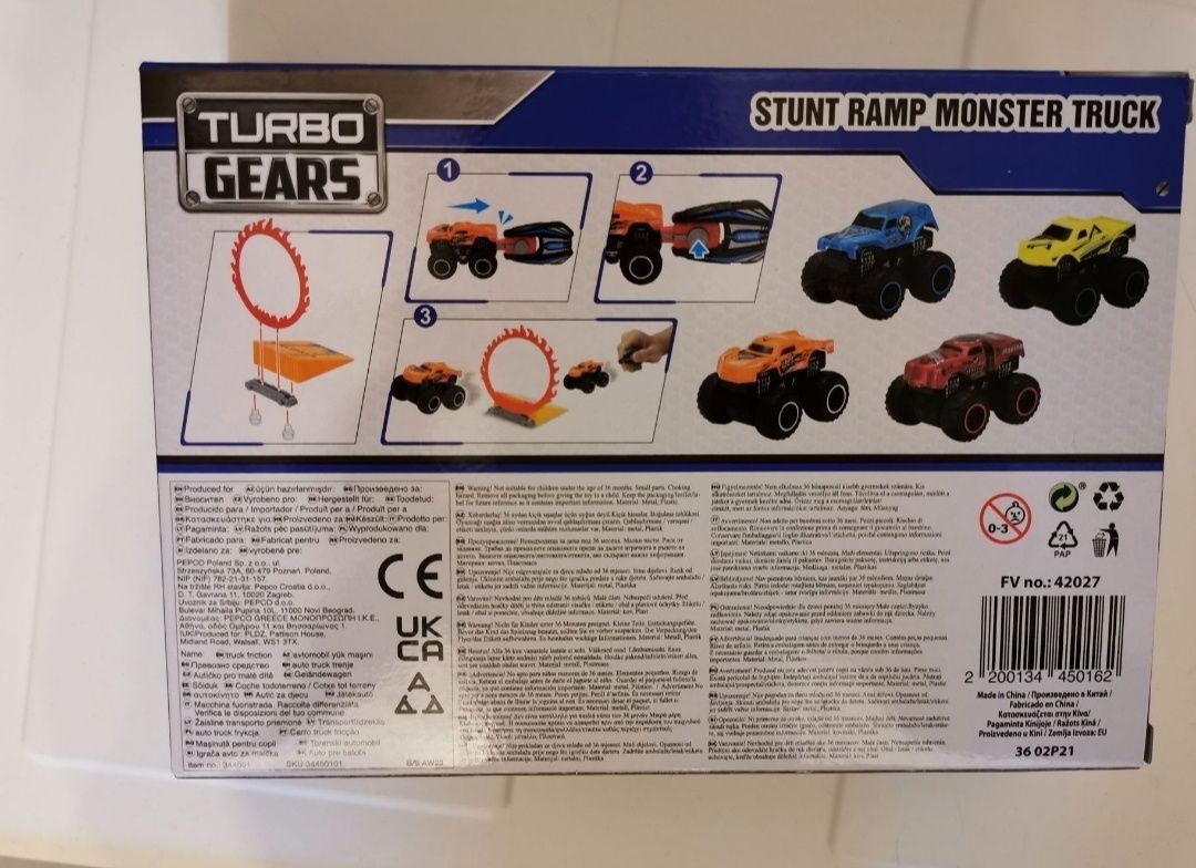 Nowy samochód monstertruck i rampa