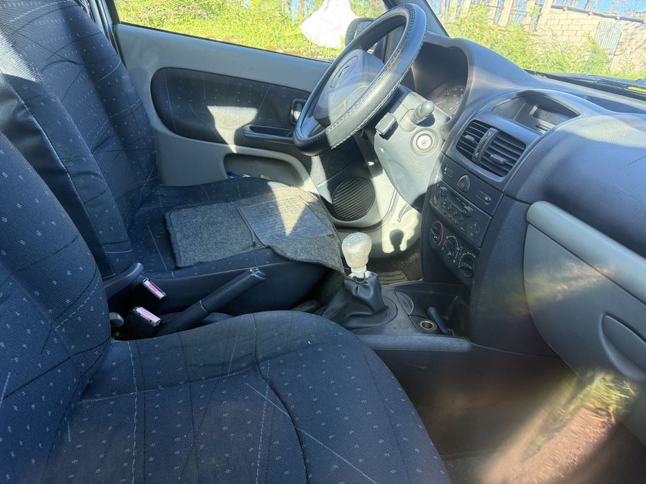 Renault clio 1.5 dci 5 lugares