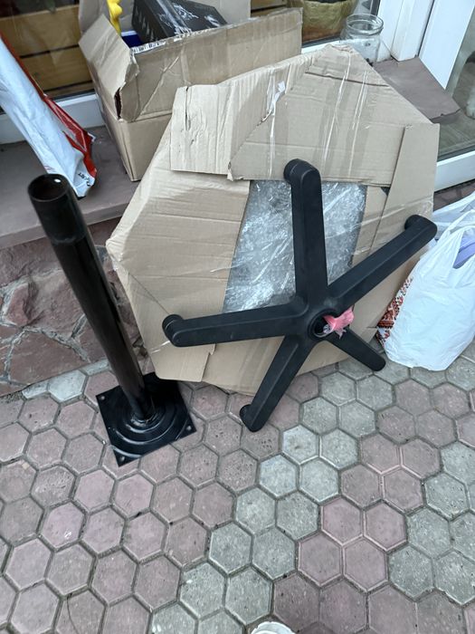 4 стільця і стіл. Для тераси.