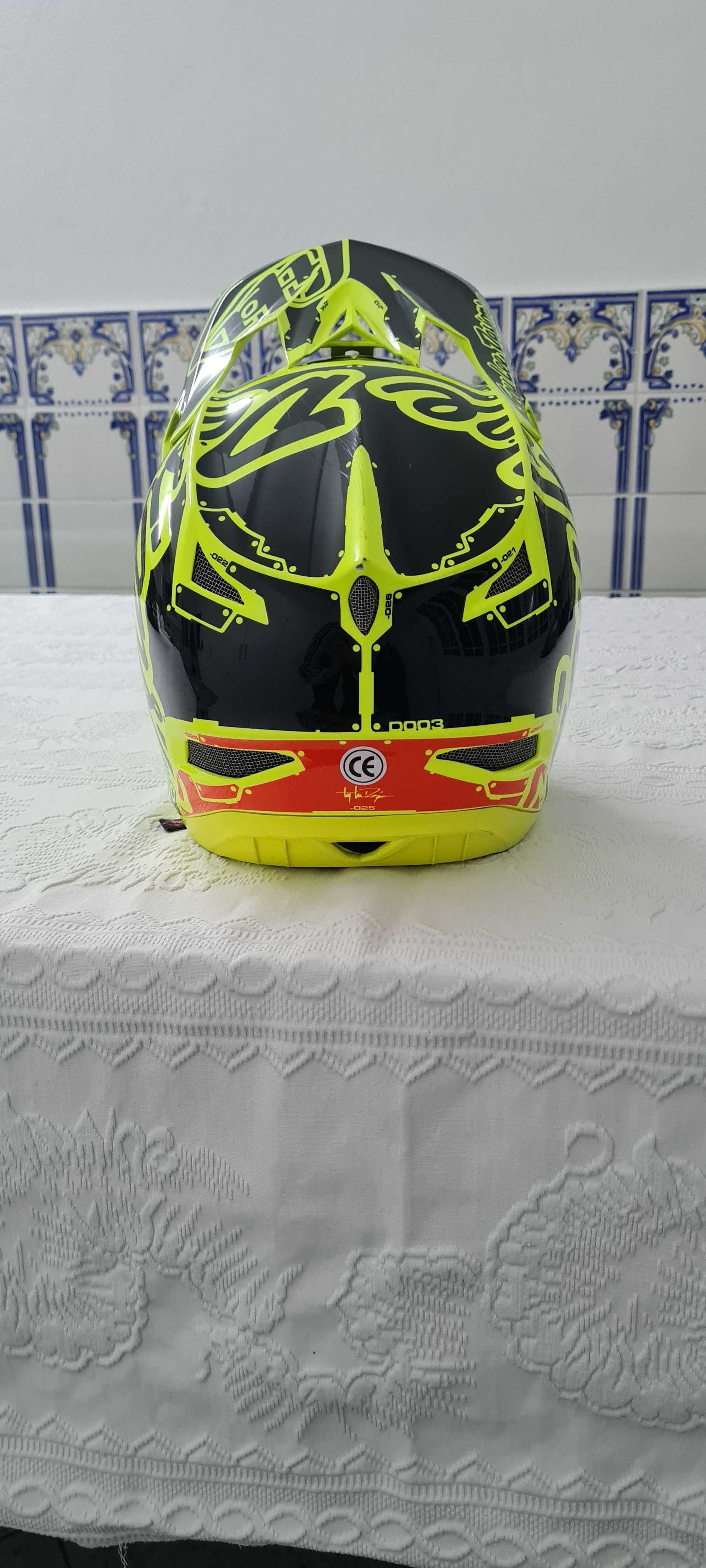 Capacete Troy lee