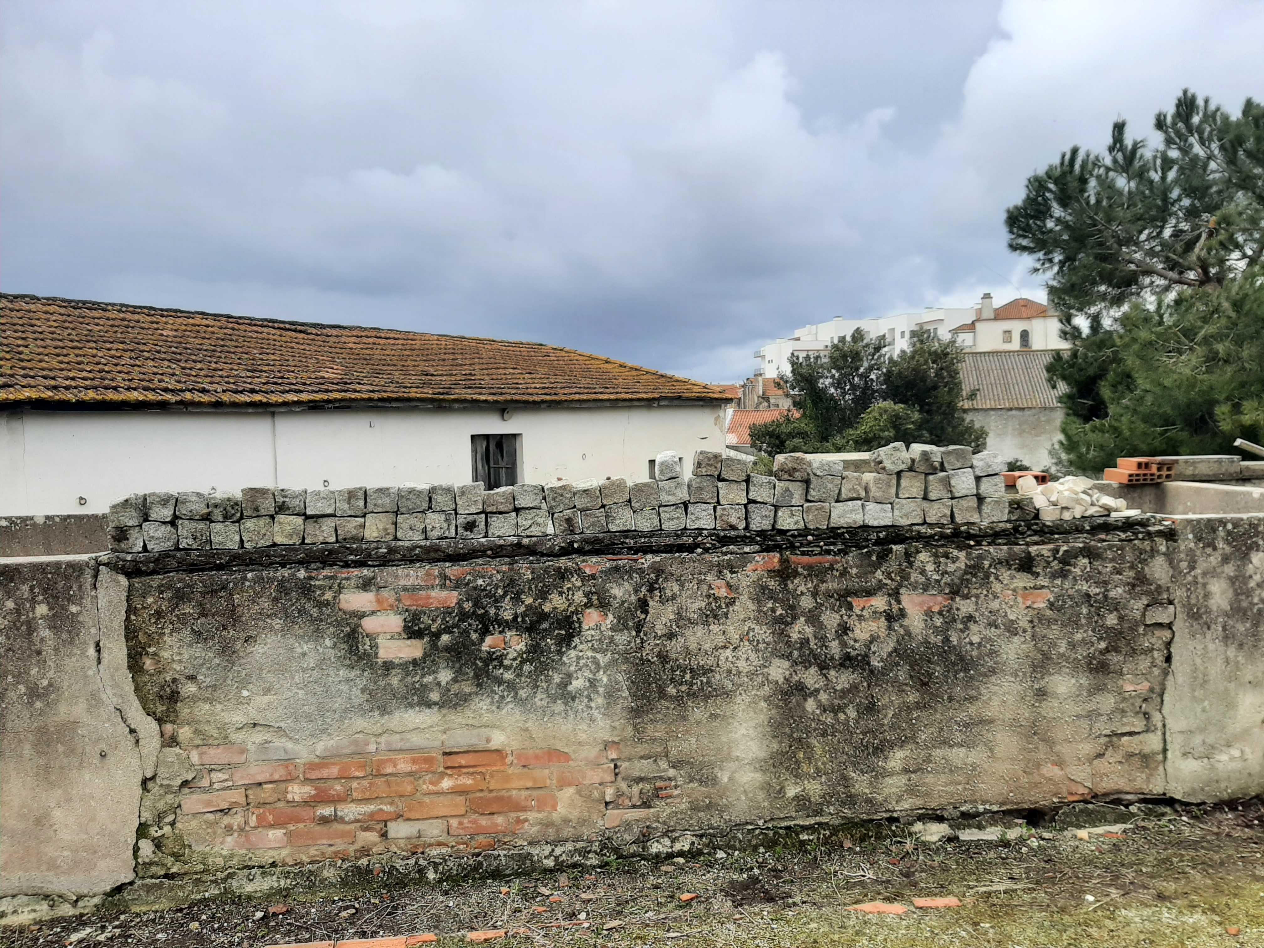 Pedras calçada cubos basalto e outros conforme fotos