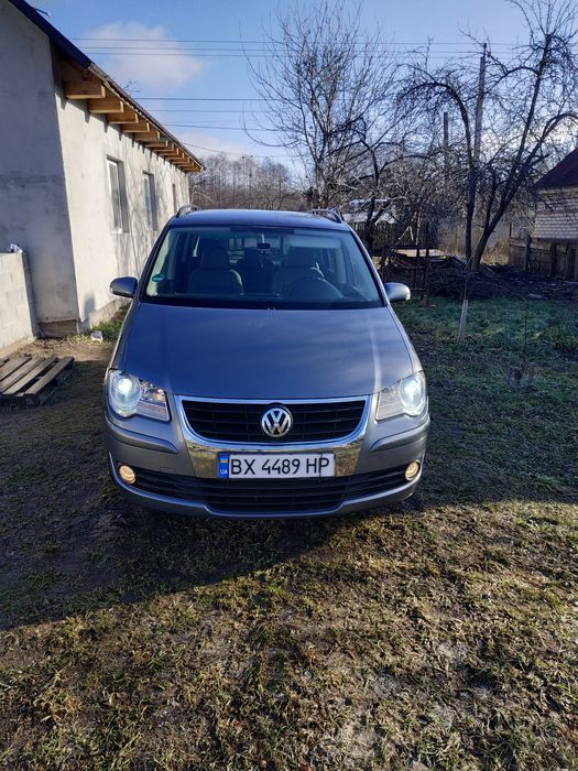 Автомобіль Фольксваген Тоуран