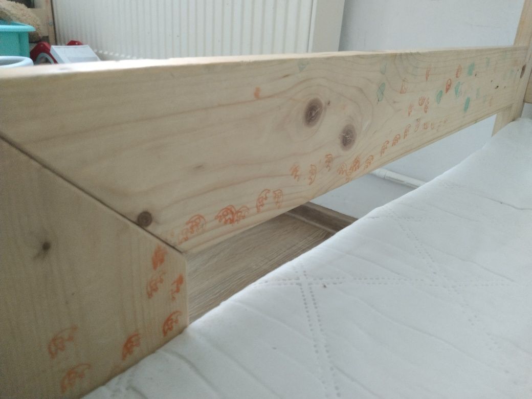 Łóżko domek 160 x 80  +materace /2szt