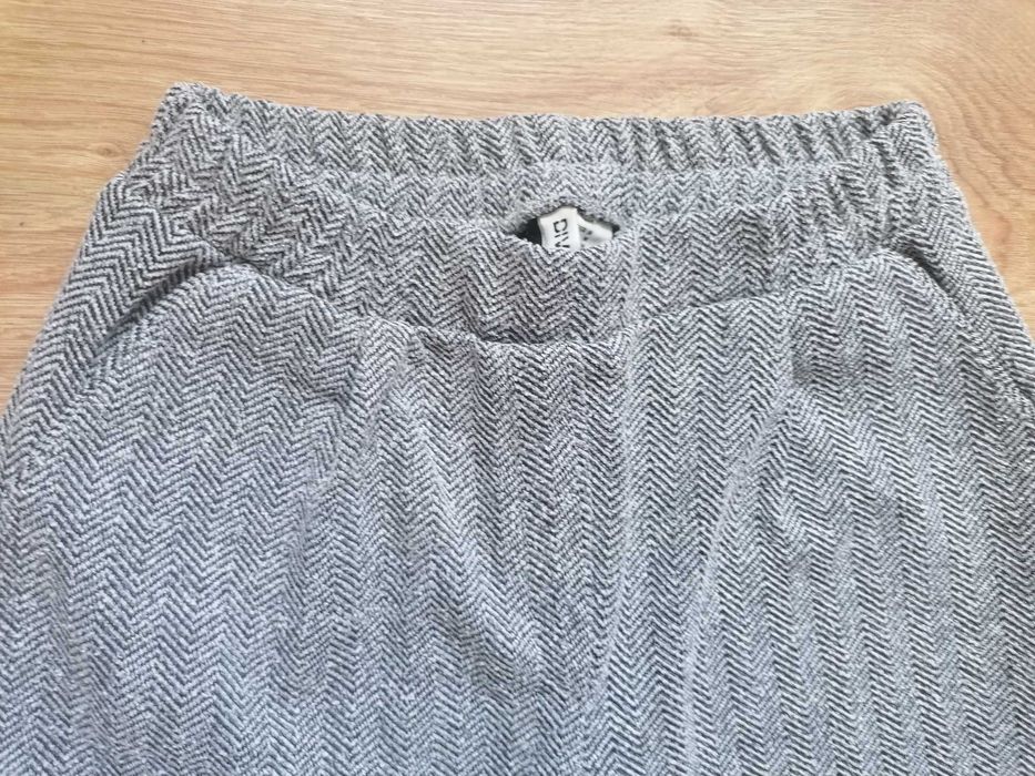 Spodnie materiałowe Divided H&M rozm. M