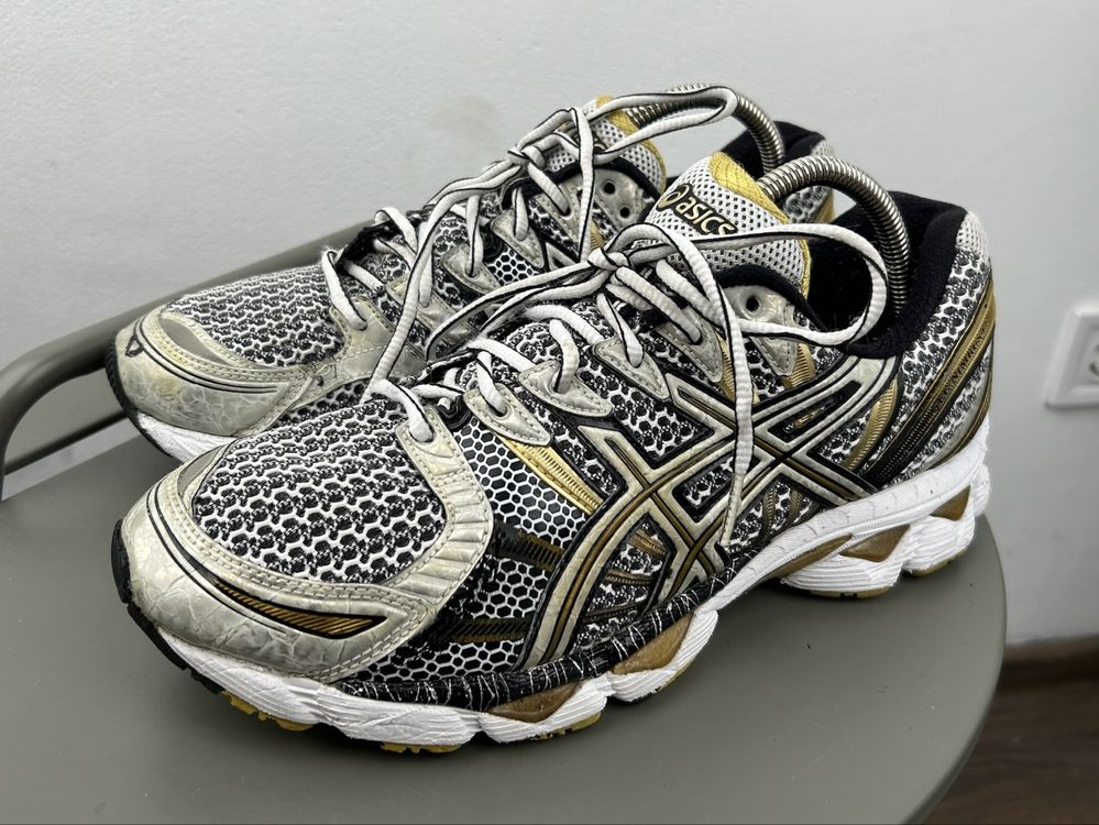 Оригінал! Кросівки Asics Gel Nimbus 42.5 розмір 03362