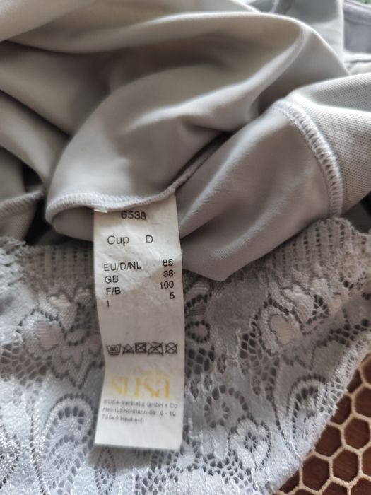 Body wyszczuplające z małą domieszką bawełny z koronką na regulowane r