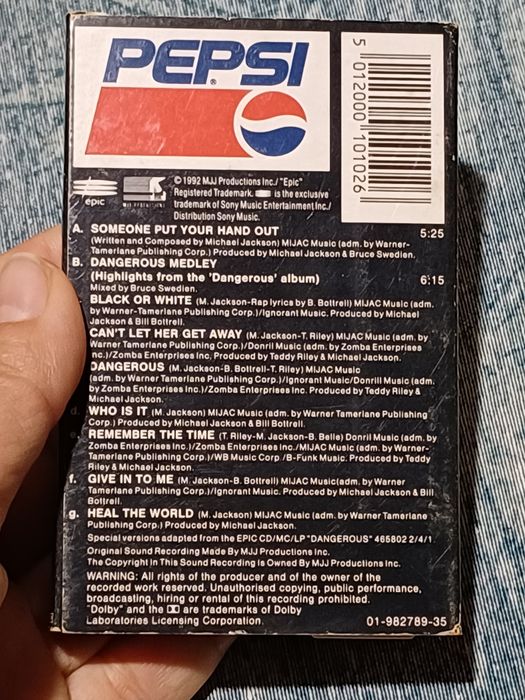 K7 Mickael Jackson "someone put tour hand out"