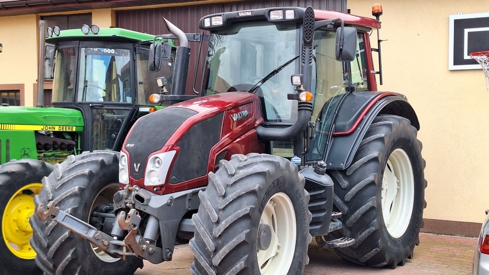 Brutto zadbana Valtra N123 137KM Hitec5 pełzaki 50km/h odp.N124 N113
