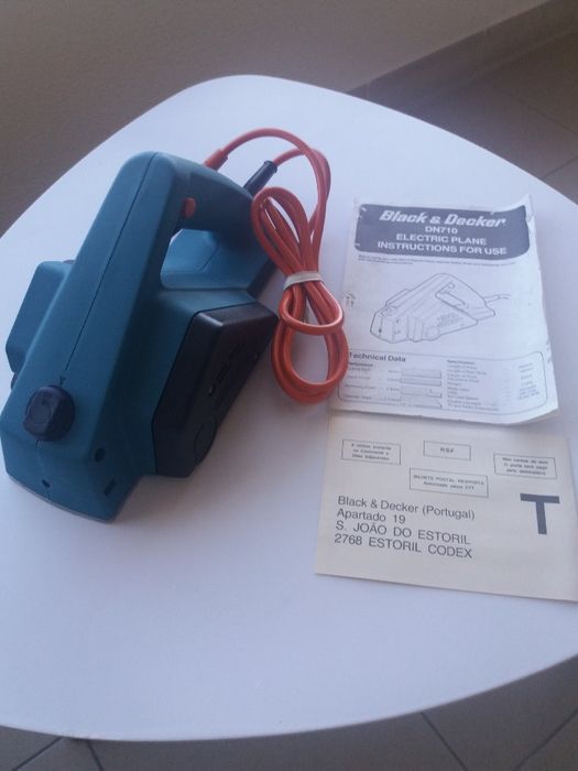 Plaina eletrica Black & Decker DN710