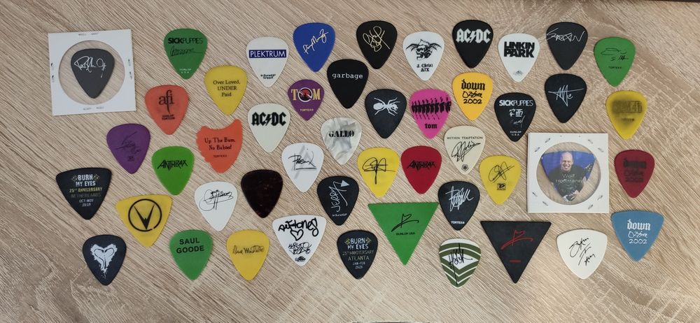 Медиаторы Kiss, Linkin Park, AC/DC, Seether, The Prodigy, Korn.