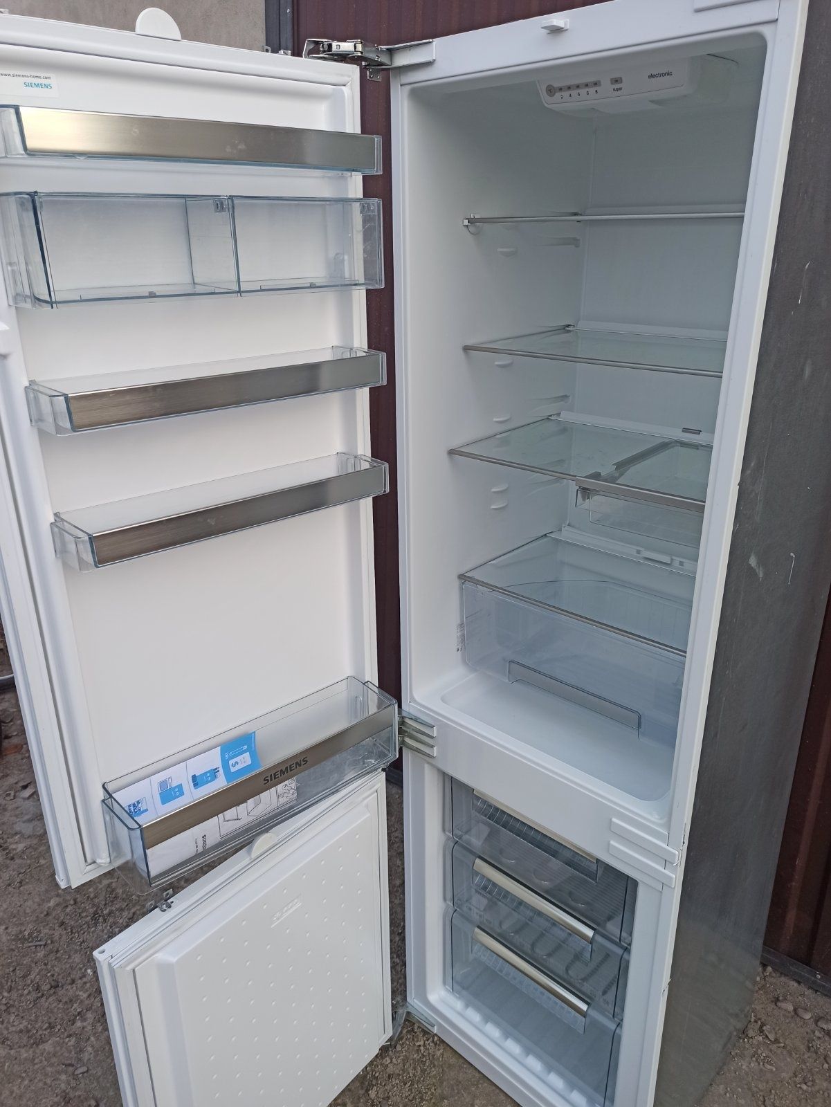 Вмонтований холодильник Siemens