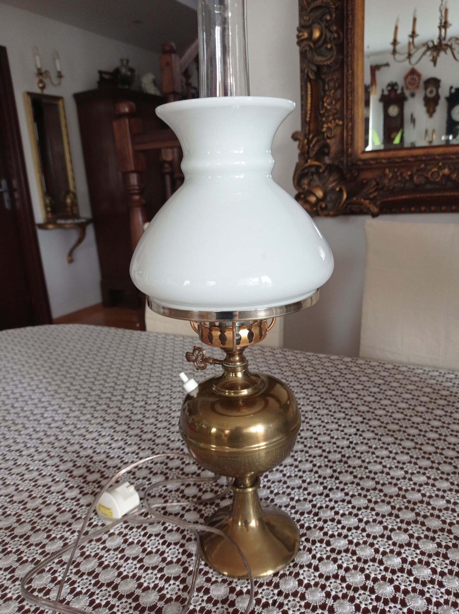 Stylowa lampa mosiężna